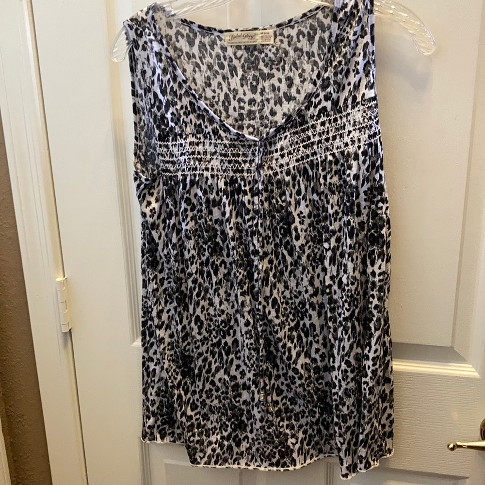 FINAL MARKDOWN Faded glory smocked top medium